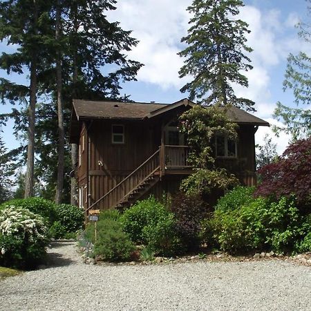 Secret Cove Cottage Suites Halfmoon Bay Exterior photo
